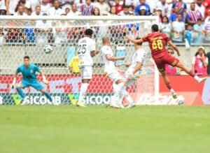 Juba acerto lindo chute e faz o primeiro gol do Bahia contra o Santos (Foto Jhony PinhoAGIF)